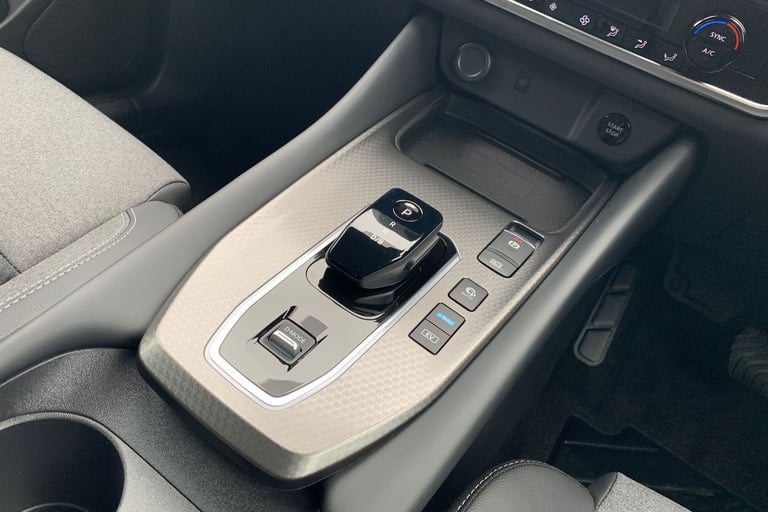 2025 Nissan Qashqai 1.5 E-Power N-Connecta [Glass Roof] 5dr Auto Hatchback Hybrid Automatic