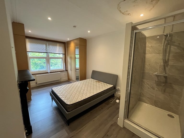 image for Large Ensuite Room in Brixton Only £1250 pcm. Available now