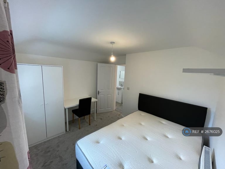 6 bedroom house in Cabell Road, Guildford, GU2 (6 bed) (#2676025)