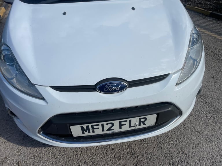 FORD FIESTA 1.2 ZETEC 12 REG WHITE 3 DOOR 12 MONTHS MOT TAX £165 LOW INSURANCE 50+MPG