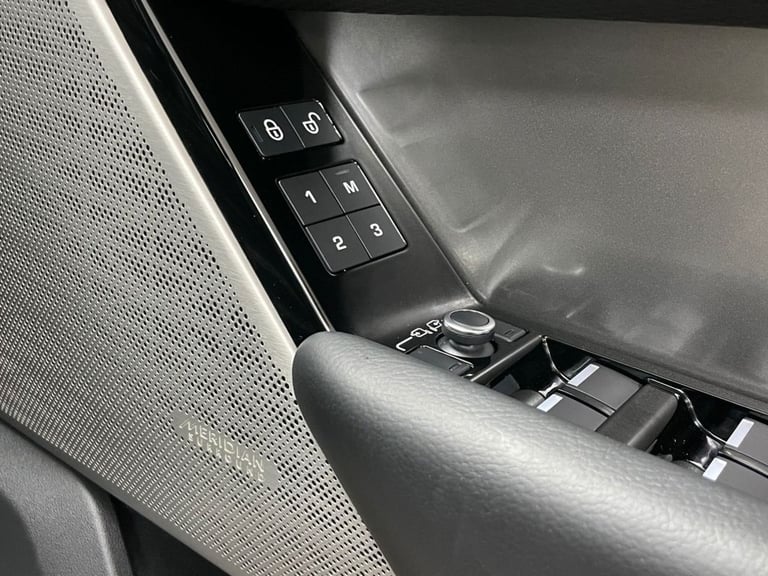 2019 Land Rover Range Rover Velar 2.0 D180 SE SUV 5dr Diesel Auto 4WD Euro 6 (s/s) (180 ps) ESTAT...
