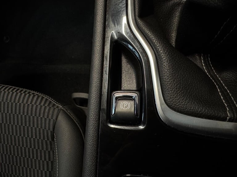 2017 Vauxhall Insignia 2.0 Turbo D SRi Vx-line Nav 5dr HATCHBACK DIESEL Manual