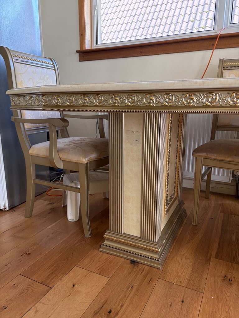 Dining table and 4 chairs 