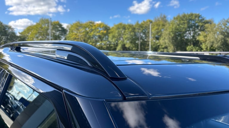 2021 Land Rover Discovery 3.0 D300 R-Dynamic HSE 5dr Auto Diesel Station Wagon Station Wagon Dies...