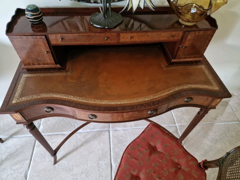 Mahogany Gainsborough ladies writing desk