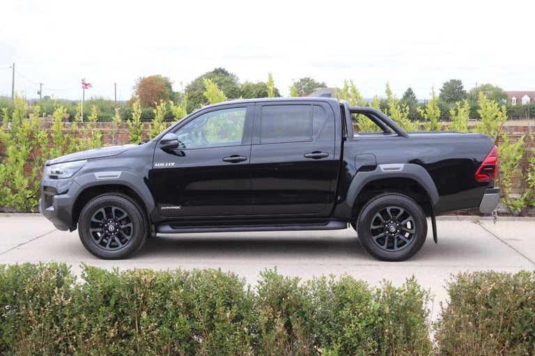 2023 Toyota Hilux 2.8 D-4D Invincible X Pickup Double Cab 4dr Diesel Auto 4WD Euro 6 (s/s) (2 PIC...