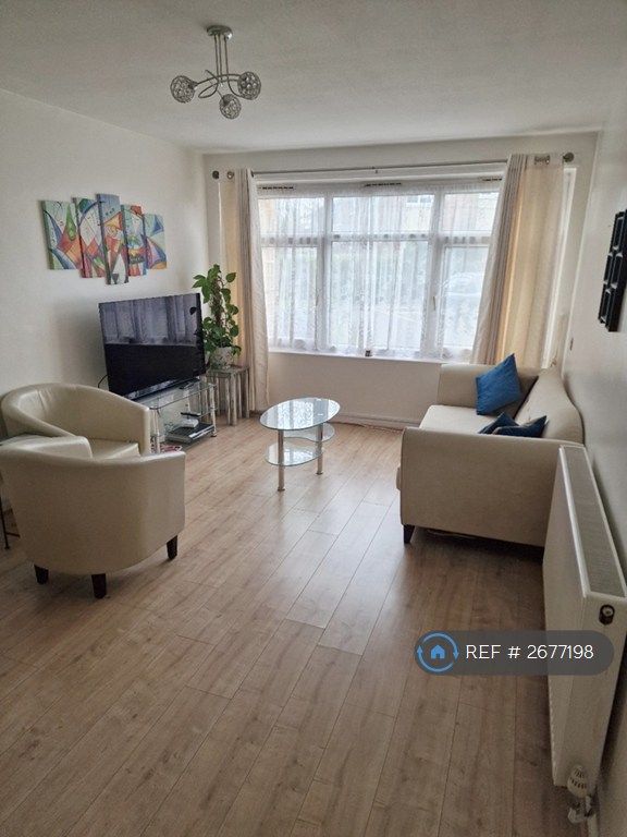 1 bedroom flat in Grafton Close, Hounslow, TW4 (1 bed) (#2677198)