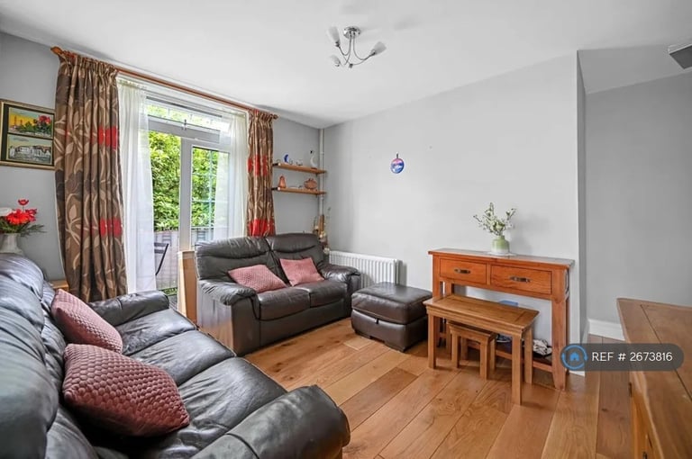 3 bedroom flat in Tilson House, London, SW2 (3 bed) (#2673816)