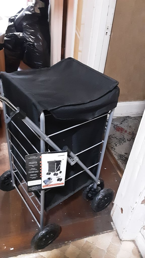 Swivel wheel shopping trolley