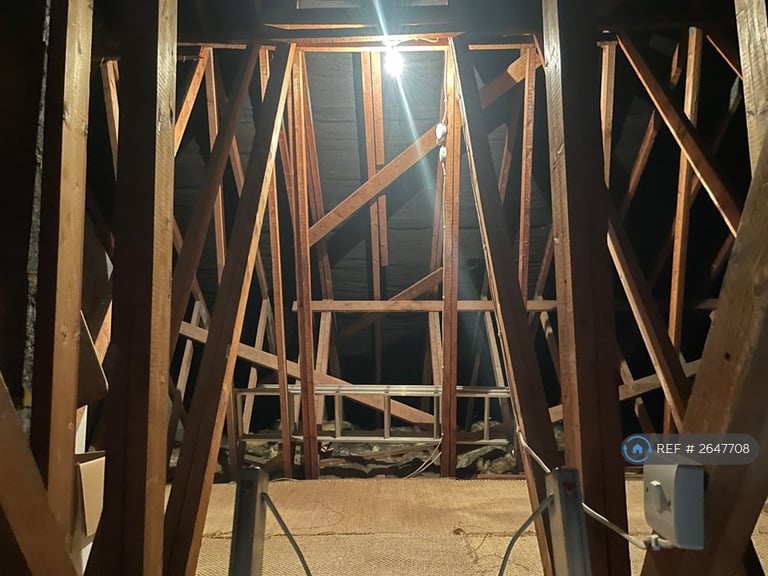 1 bedroom flat in Tonsley Heights, London, SW18 (1 bed) (#2647708)