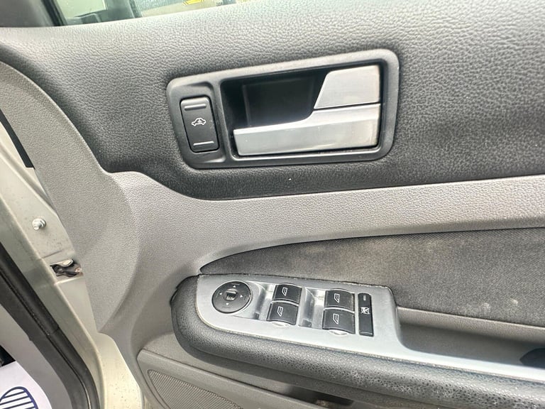 2010 Ford Focus 1.6 Titanium 5dr HATCHBACK Petrol Automatic