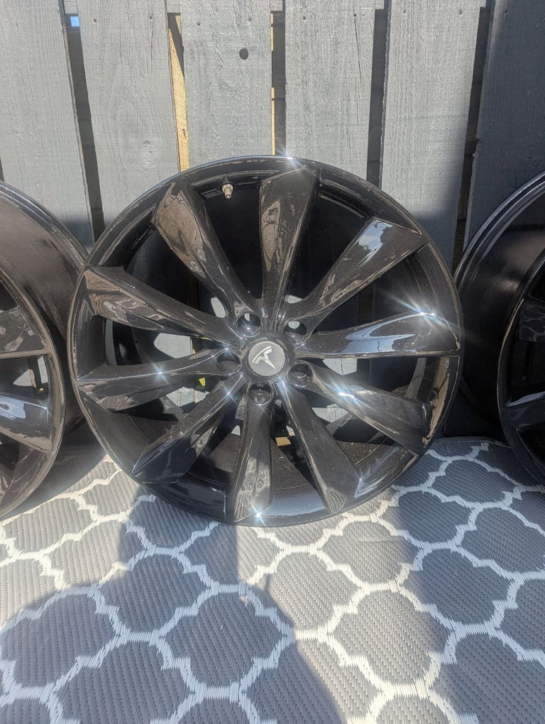 Tesla 21 inch wind turbine alloys 