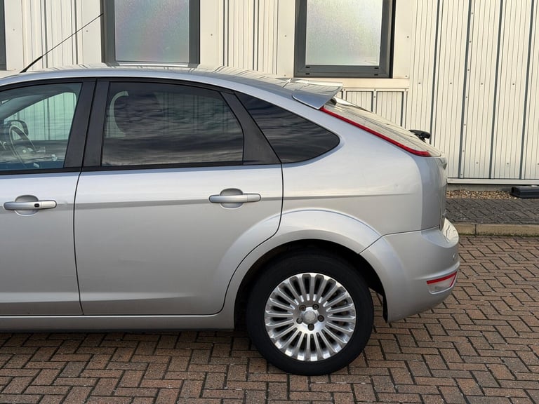 2010 Ford Focus 1.6 Titanium 5dr Auto HATCHBACK PETROL Automatic
