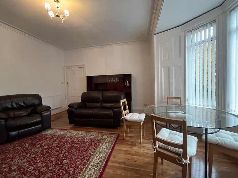 Uphall - 3 Bedroom, huge ground floor flat - Bright & Sunny - partially furnished 