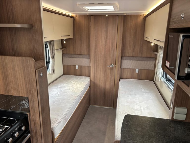 2019 Bailey Phoenix Vogue 642 SE Fixed Beds, End Washroom, 12 Months Warranty