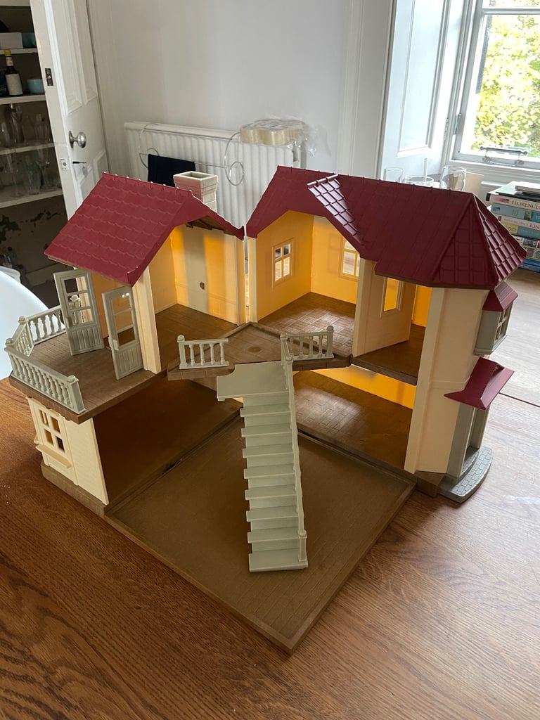 image for SYLVANIAN FAMILIES beechwood hall