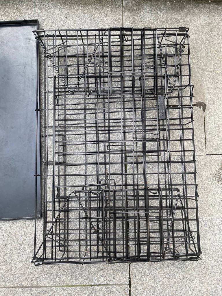 Dog Crate - Medium, slanted 