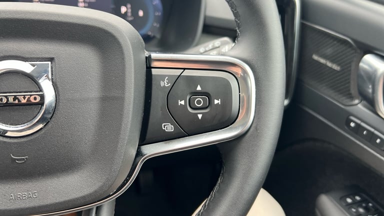 2025 Volvo XC40 2.0 B3P Ultra Dark 5dr Auto Petrol Estate Estate Petrol Automatic