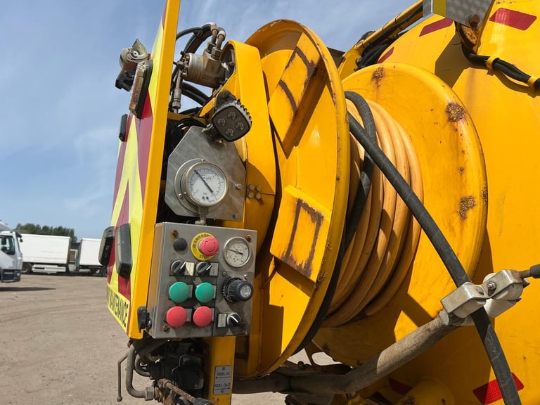 Mercedes-Benz ECONIC 1830 