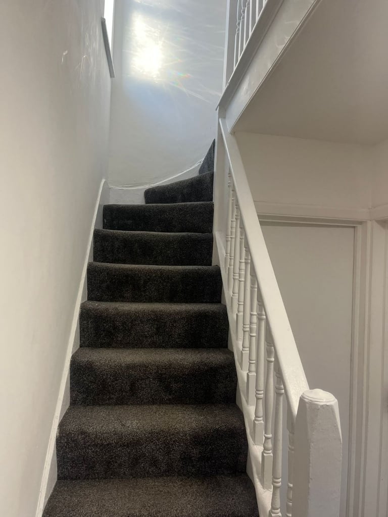 Spacious & Cosy Ensuite Room for Rent in - UB5 6LQ