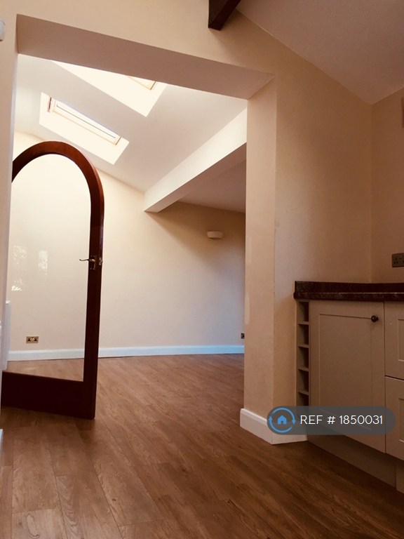 3 bedroom house in Fulstone Road, Huddersfield, HD4 (3 bed) (#1850031)