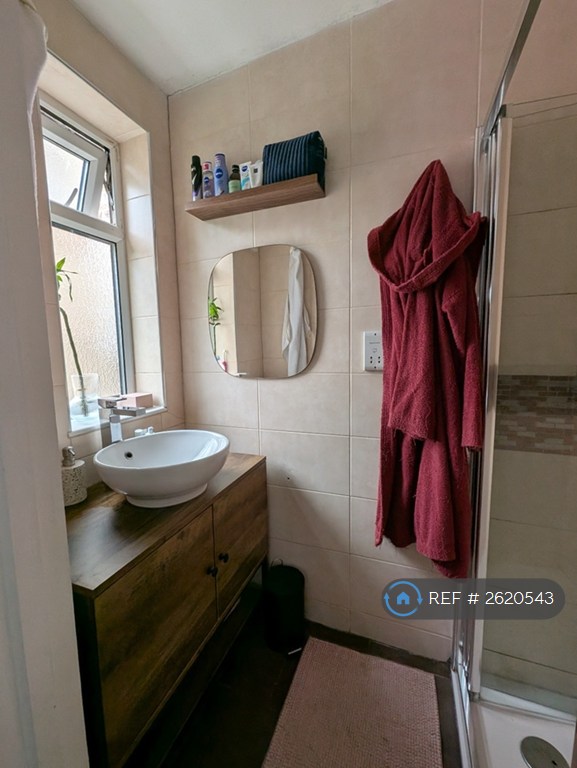 1 bedroom flat in Birkbeck Road, London, W3 (1 bed) (#2620543)