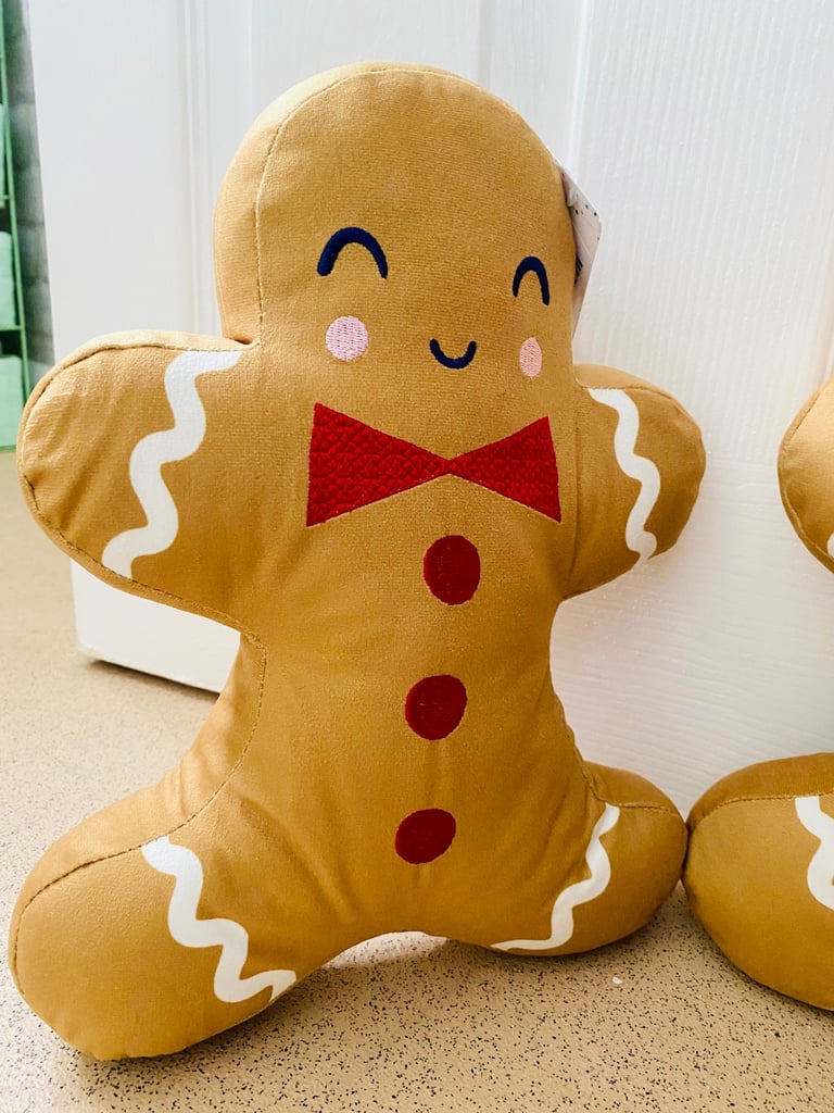 New pair of gingerbread men cushions 