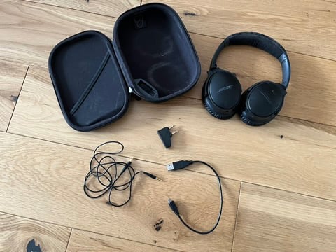 NEED REPAIR] Bose QuietComfort 35 - Active Noise Cancelling - Wireless,  Over Ear Headphones | in London | Gumtree
