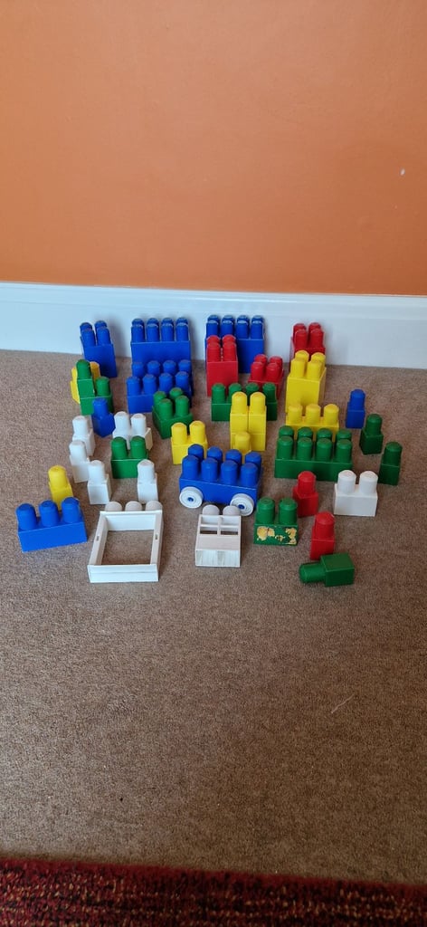 image for MEGA BLOKS EXTRA LARGE BRICKS. 41 IN TOTAL. VERY GOOD CONDITION.