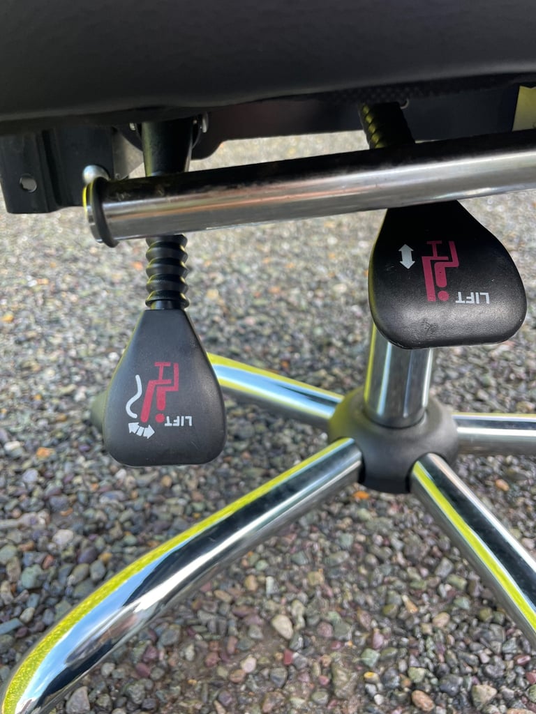 FREE DELIVERY 🥰🚚🥰 BLACK LEATHER OFFICE SPINNING CHAIR GREAT CONDITION 