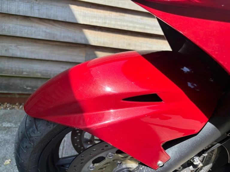 2007 / 07 Triumph Sprint 1050 £1900 Red 42803 miles.