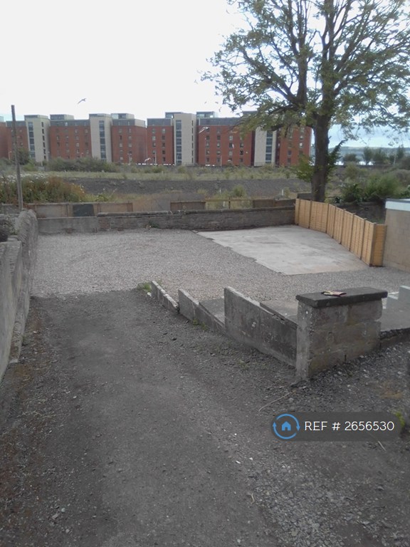3 bedroom flat in Roseangle, Dundee, DD1 (3 bed) (#2656530)