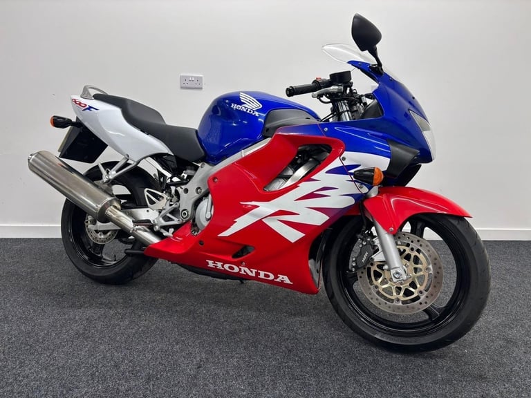 HONDA CBR600F ** VERY LOW 5800 MILES - 12 MONTHS MOT - BOTH BOOKS **