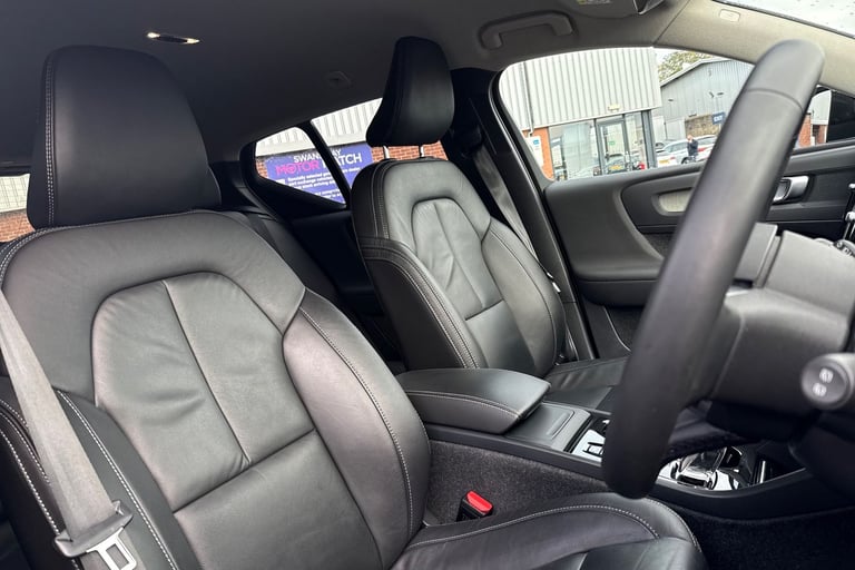 2021 Volvo XC40 2.0 B4 MHEV Inscription Auto AWD Euro 6 (s/s) 5dr SUV PETROL Automatic
