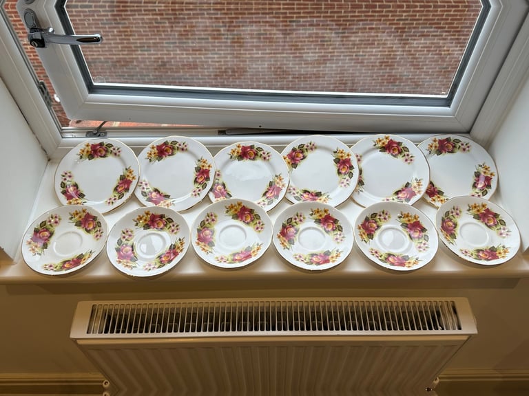 Antique Vintage Gainsborough Bone China dinner set x18