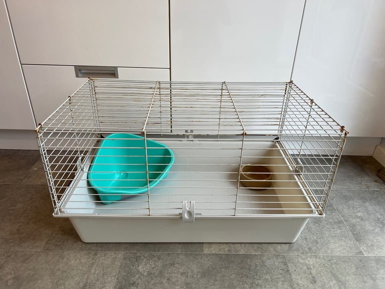 Ferplast Cavie 80 Guinea Pig Cage  77cm L x 48Cm W x 42cm H