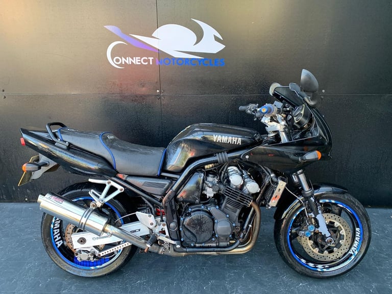 YAMAHA FZS 600 FAZER PROJECT BIKE 