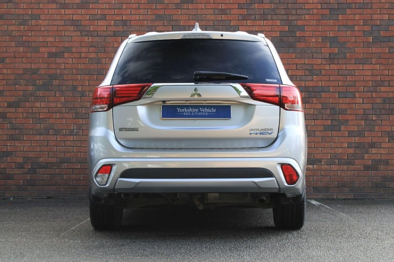 2017 Mitsubishi Outlander 2.0h 12kWh Juro CVT 4WD Euro 6 (s/s) 5dr ESTATE Petrol/Electric Hybrid ...