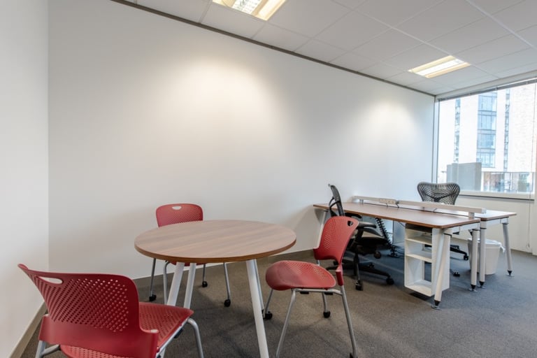 🏢 Modern Serviced Office Space in Manchester | Free Internet & All-Inclusive Bills! 🌐