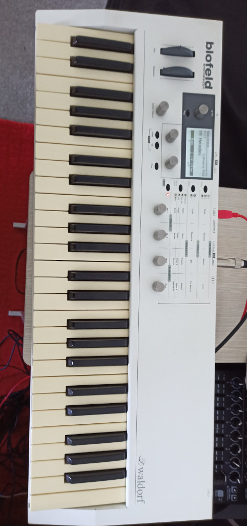 Waldorf Blofeld Keyboard 49-Key Synthesizer - White