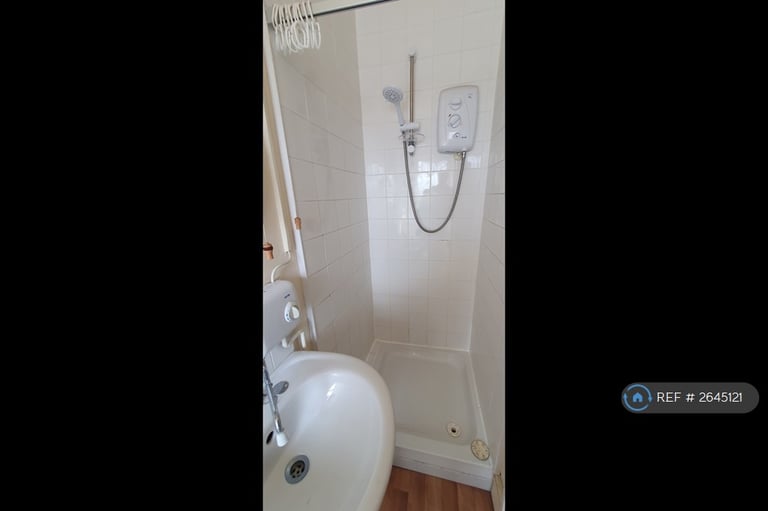Studio flat in Springfield House, Ilkeston, DE7 (#2645121)