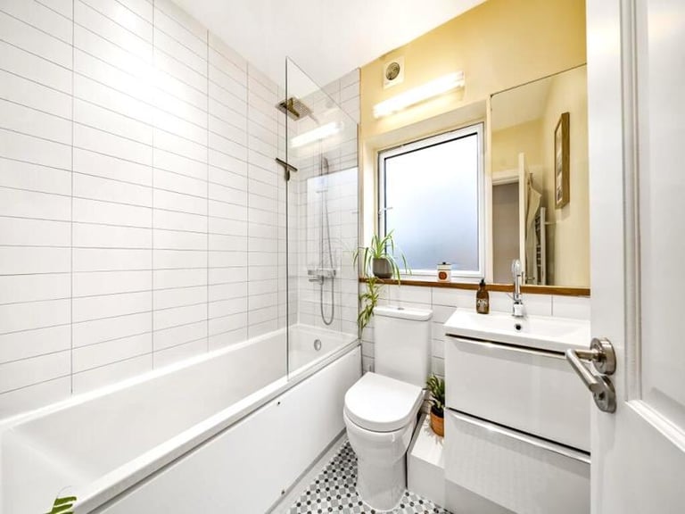 🌟 Room available in Mile End