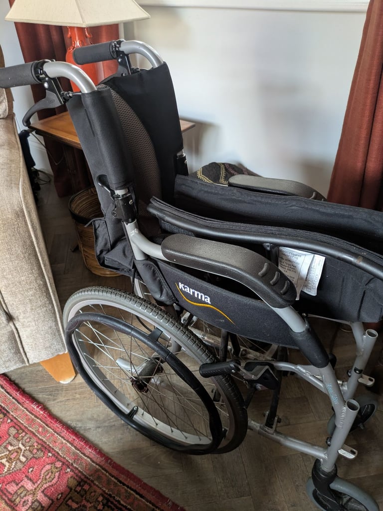 Lightweight wheelchair 