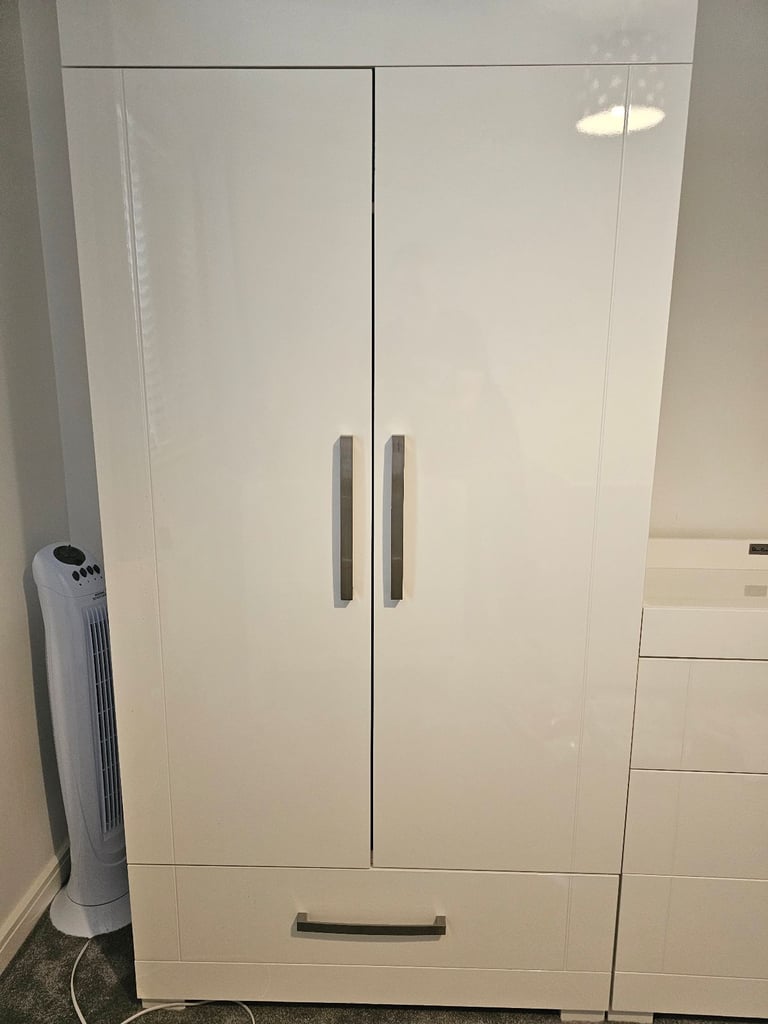 Silver Cross Nursery Furniture - drawers and wardrobe set