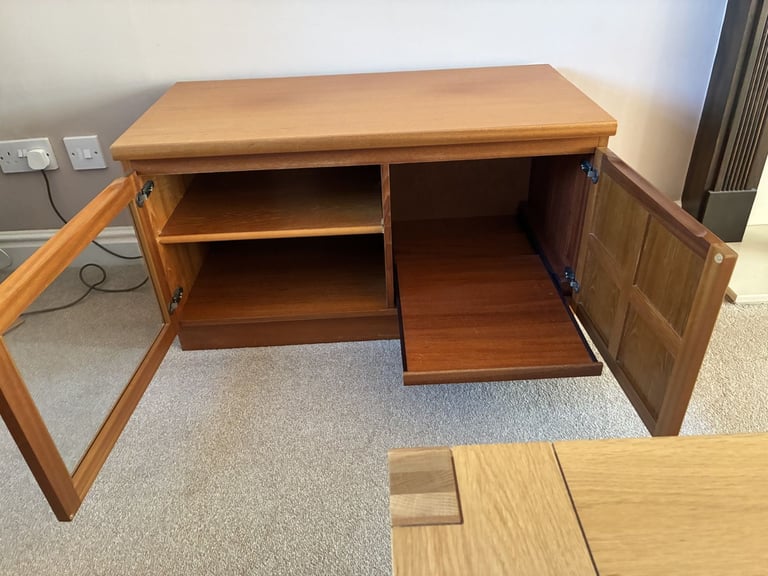 Parker Knoll Hi Fi and TV Unit.