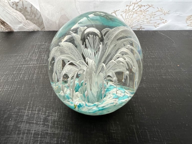 Beautiful glass paperweights all excellent condition 