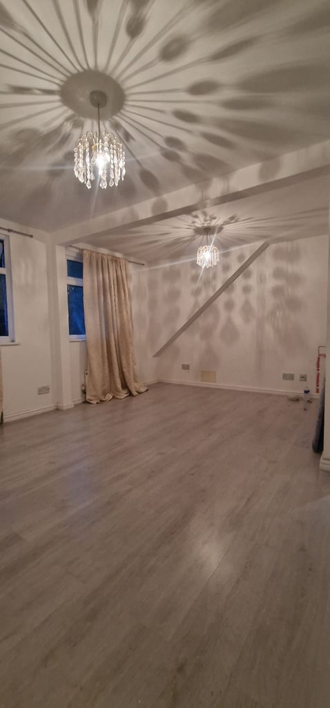 A Large 6 bedrooms, decent property for rent in Gillingham 