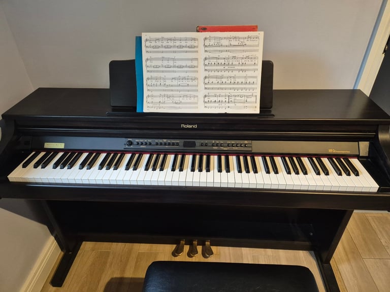 Roland HP-2e Digital Piano plus piano stool