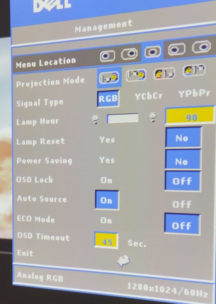 Dell projector. Window display. 90 hours. Case, Bright. Movies, Presentations, Not HDMI!.