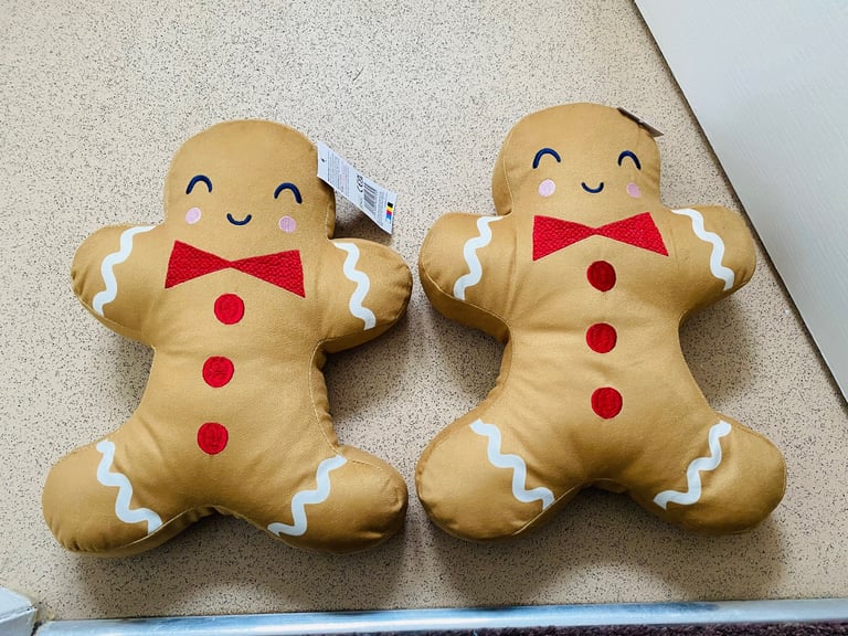 New pair of gingerbread men cushions 